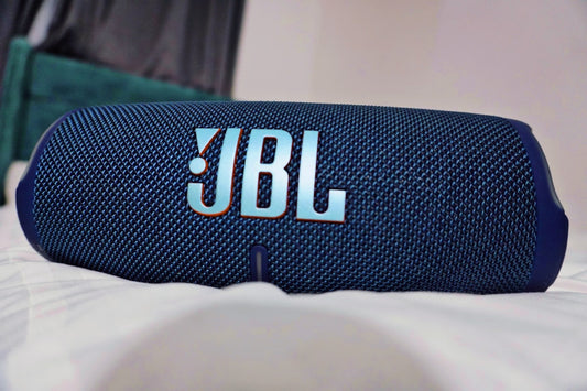 Caixa de som JBL portátil azul